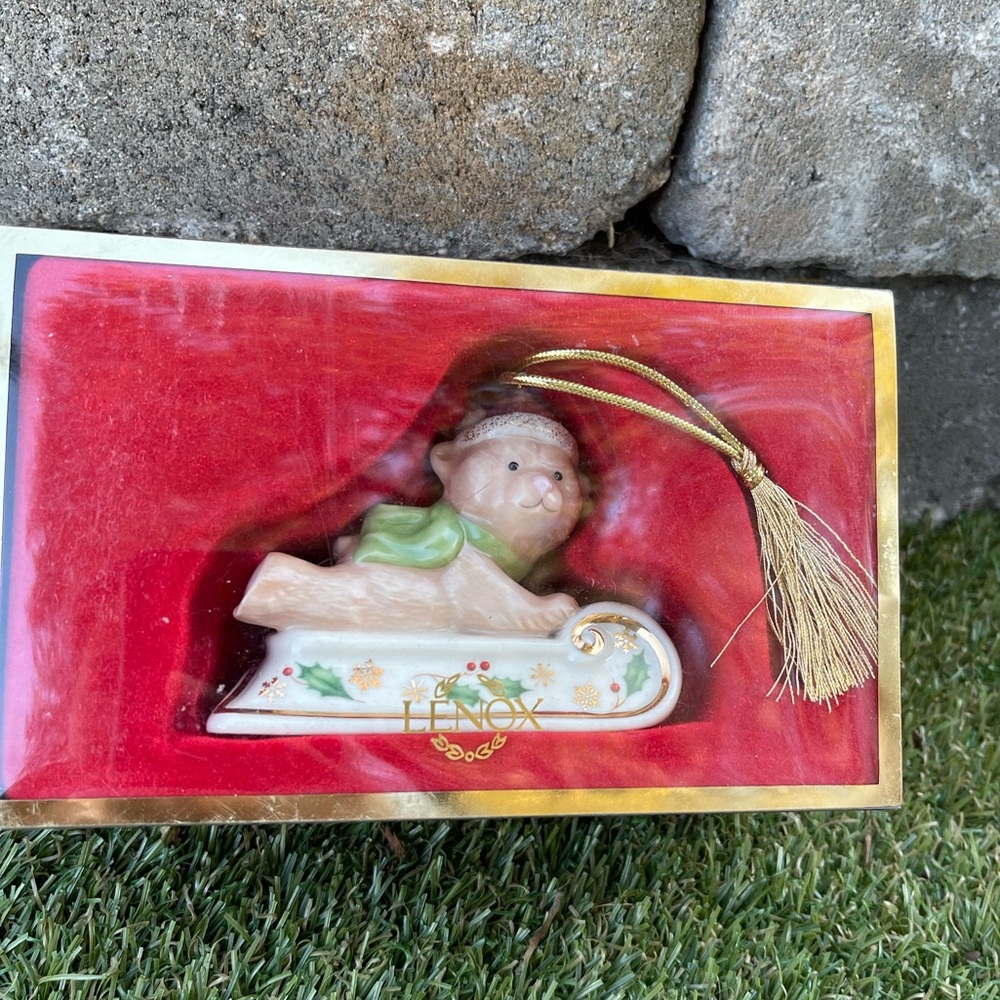 LENOX SLEDDING BEAR CHRISTMAS ORNAMENT - Picture 2 of 8